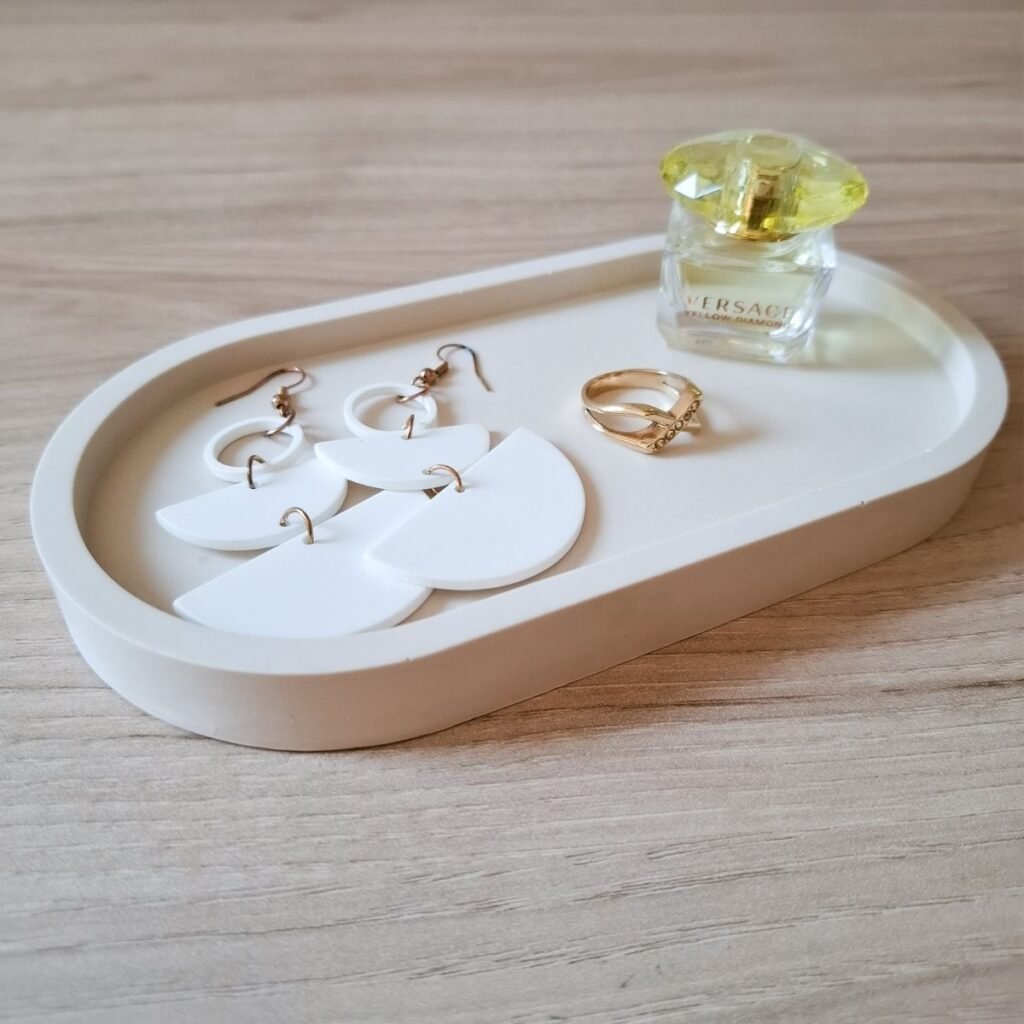 Dekorativni oval "Cream"